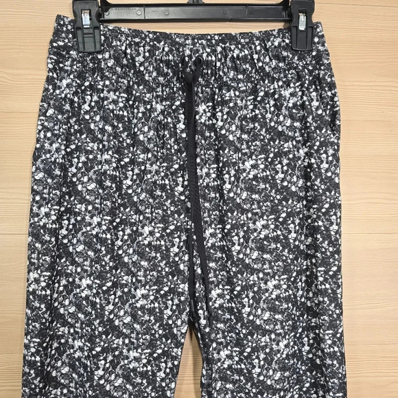 Lululemon Jet Crop Shimmy‎ Shimmer Black / White Women's Size 2 Travel Luxtreme - Picture 3 of 10